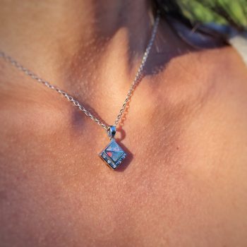 Pendentif "Carré d'Opale"